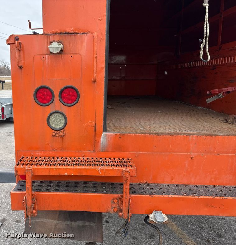 image for item FG2566 Reading UR132ADW-D utility bed