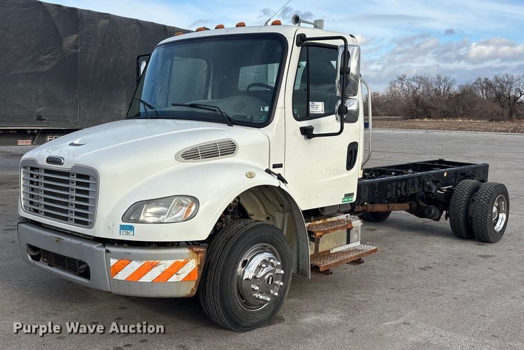 image for item FG2569 2008 Freightliner Business Class M2 semi truck