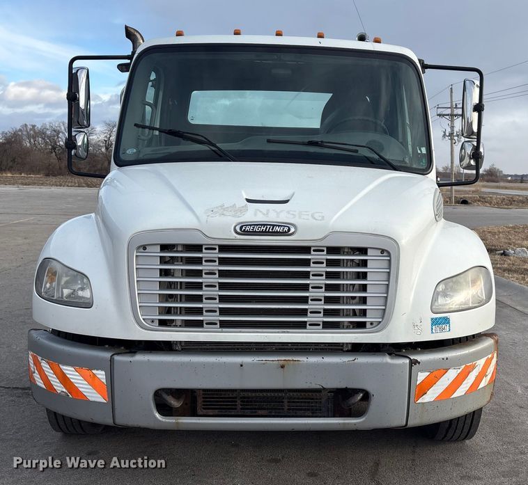 image for item FG2569 2008 Freightliner Business Class M2 semi truck