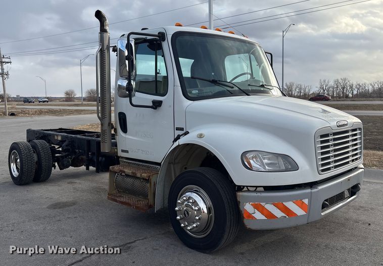 image for item FG2569 2008 Freightliner Business Class M2 semi truck