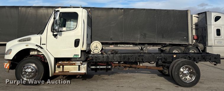 image for item FG2569 2008 Freightliner Business Class M2 semi truck