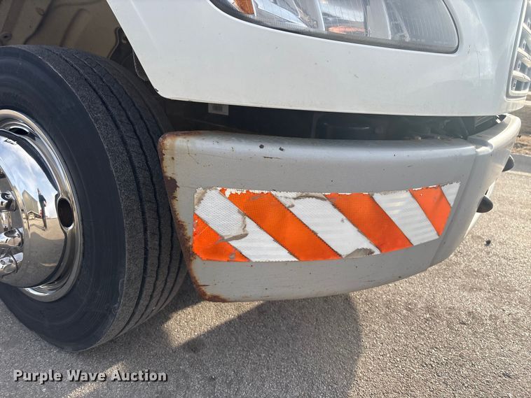 image for item FG2569 2008 Freightliner Business Class M2 semi truck