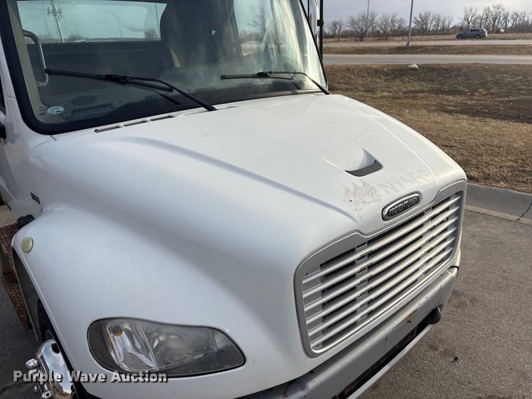image for item FG2569 2008 Freightliner Business Class M2 semi truck