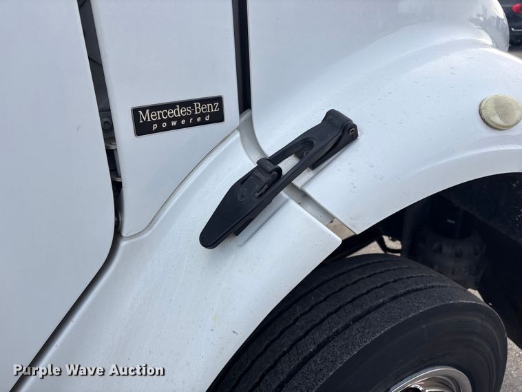 image for item FG2569 2008 Freightliner Business Class M2 semi truck