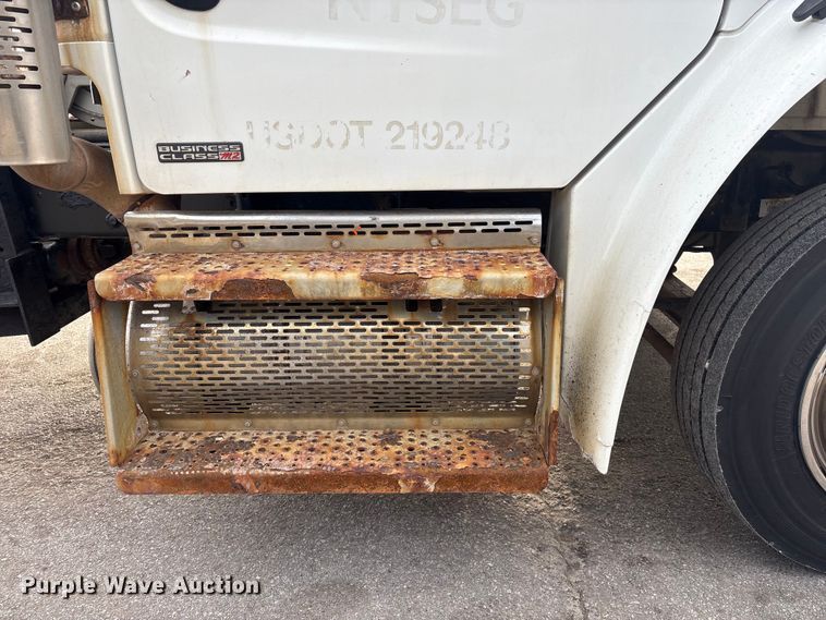 image for item FG2569 2008 Freightliner Business Class M2 semi truck