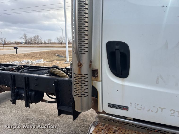 image for item FG2569 2008 Freightliner Business Class M2 semi truck