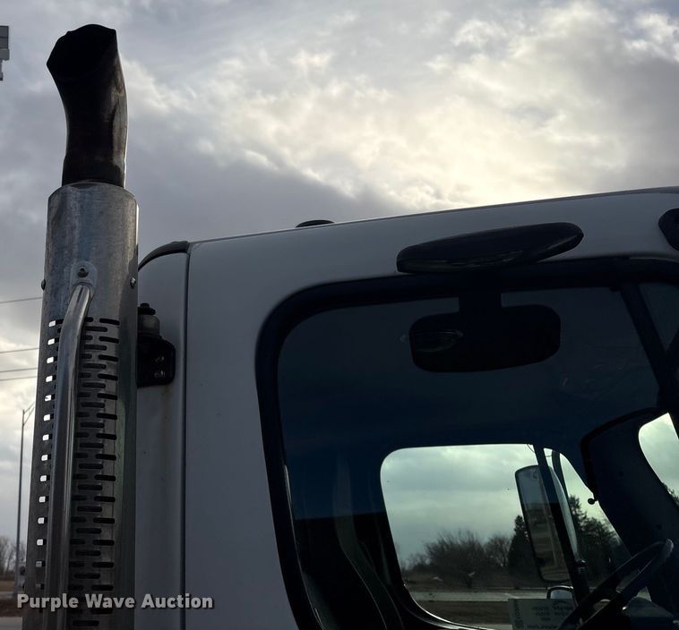 image for item FG2569 2008 Freightliner Business Class M2 semi truck