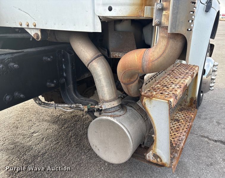 image for item FG2569 2008 Freightliner Business Class M2 semi truck