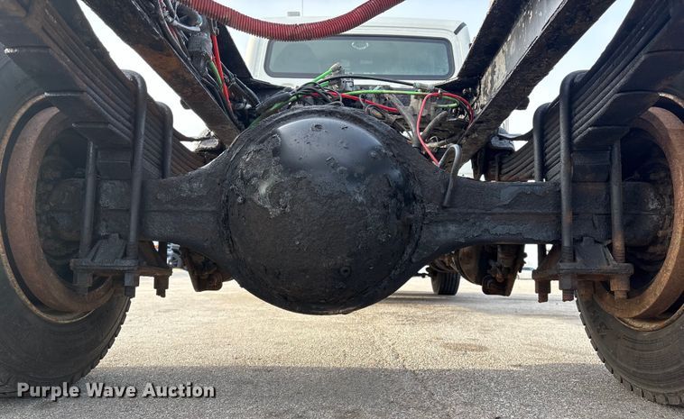 image for item FG2569 2008 Freightliner Business Class M2 semi truck