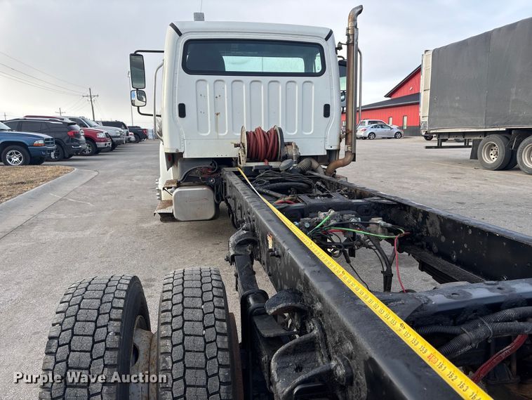 image for item FG2569 2008 Freightliner Business Class M2 semi truck