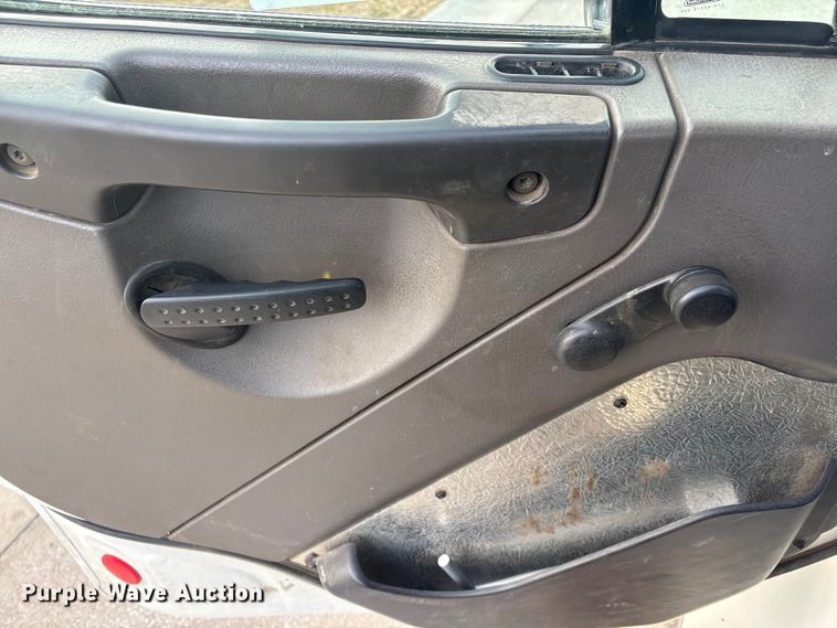 image for item FG2569 2008 Freightliner Business Class M2 semi truck