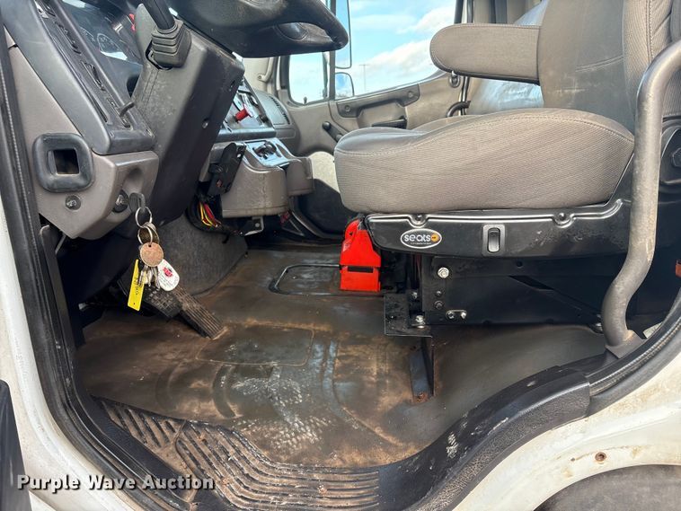 image for item FG2569 2008 Freightliner Business Class M2 semi truck