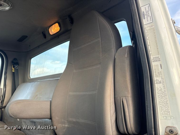 image for item FG2569 2008 Freightliner Business Class M2 semi truck