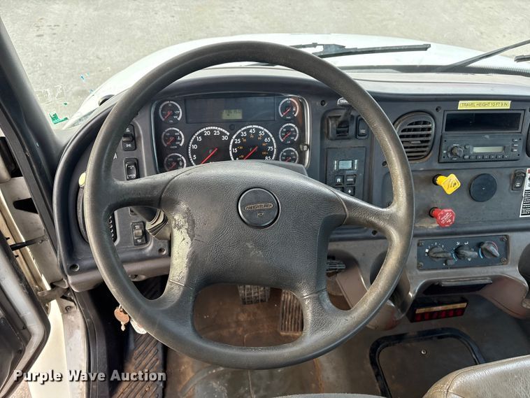 image for item FG2569 2008 Freightliner Business Class M2 semi truck