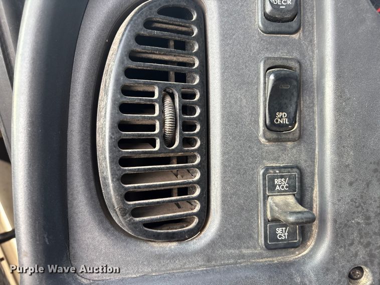 image for item FG2569 2008 Freightliner Business Class M2 semi truck