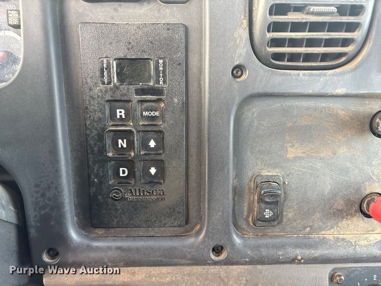 image for item FG2569 2008 Freightliner Business Class M2 semi truck