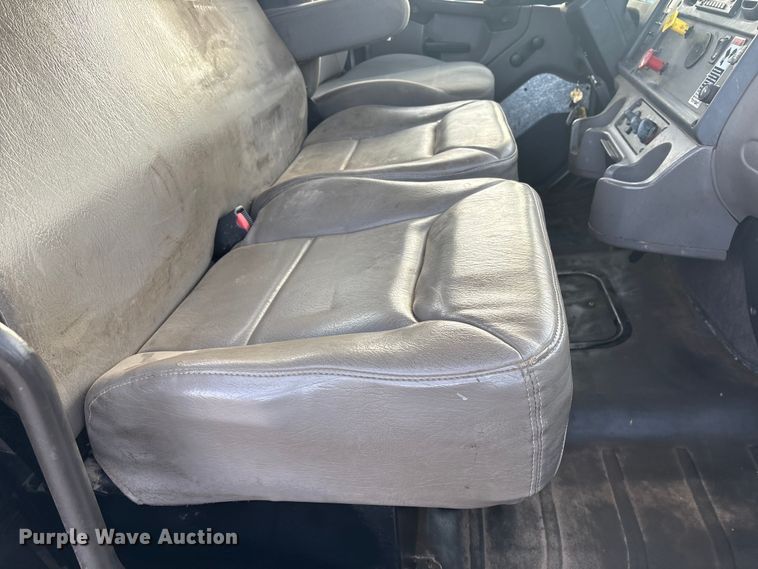 image for item FG2569 2008 Freightliner Business Class M2 semi truck