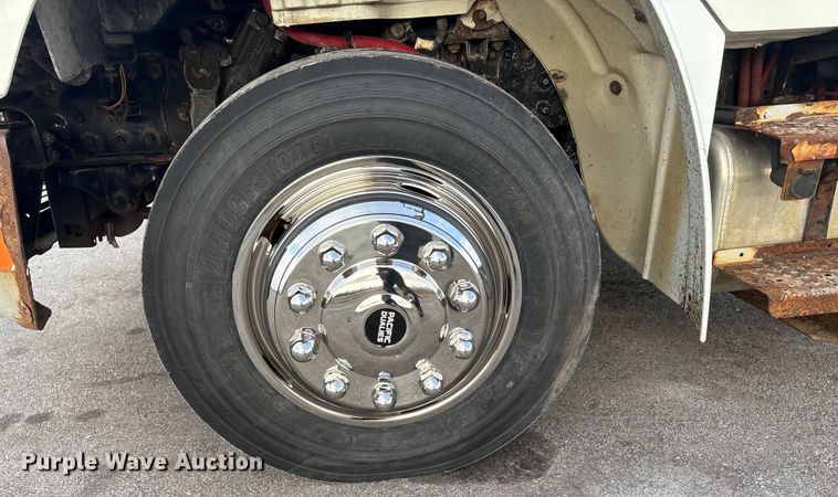 image for item FG2569 2008 Freightliner Business Class M2 semi truck