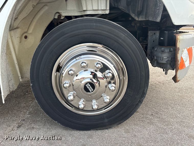 image for item FG2569 2008 Freightliner Business Class M2 semi truck