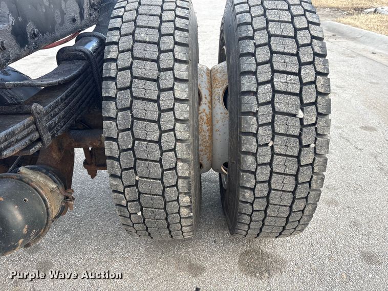 image for item FG2569 2008 Freightliner Business Class M2 semi truck