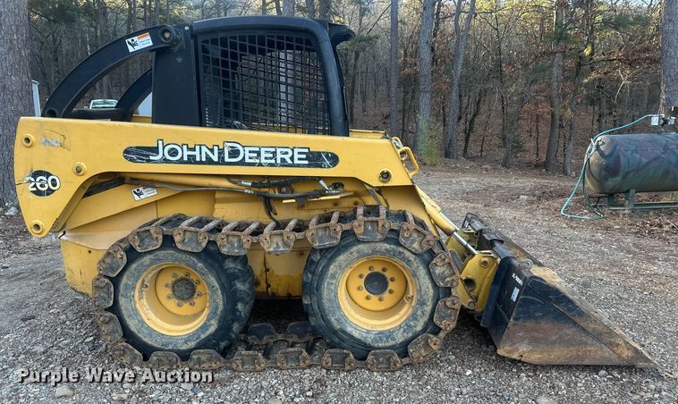image for item FI0113 2002 John Deere 260 skid steer loader