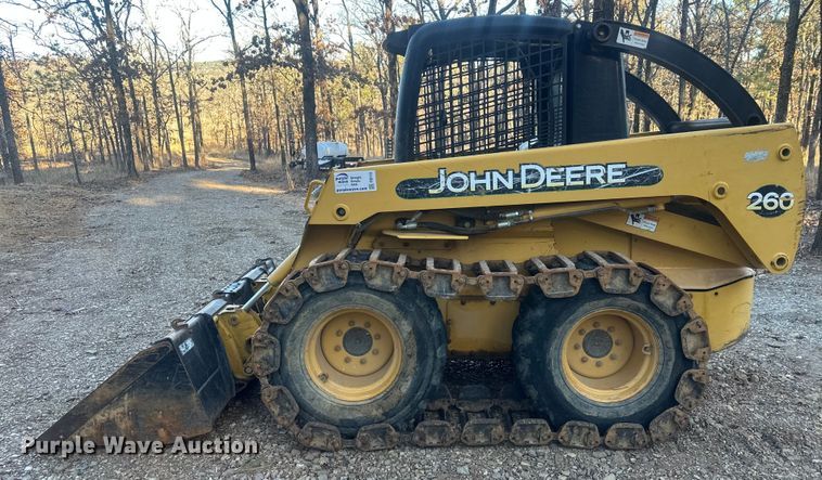 image for item FI0113 2002 John Deere 260 skid steer loader