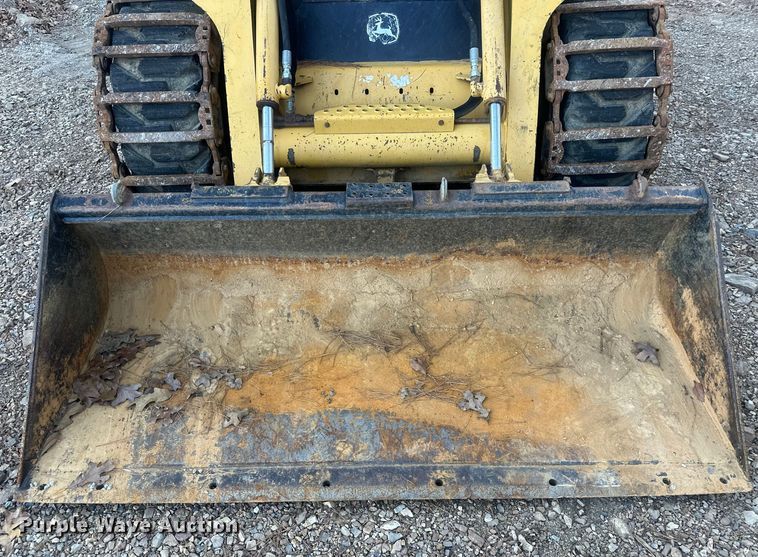 image for item FI0113 2002 John Deere 260 skid steer loader