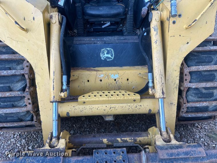 image for item FI0113 2002 John Deere 260 skid steer loader