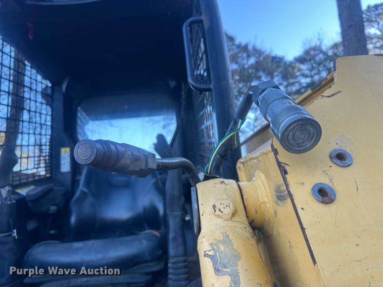 image for item FI0113 2002 John Deere 260 skid steer loader