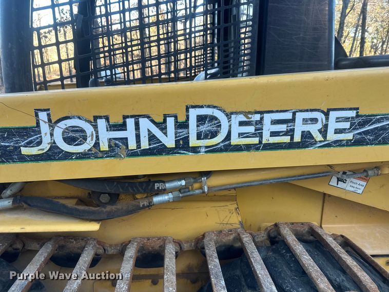 image for item FI0113 2002 John Deere 260 skid steer loader