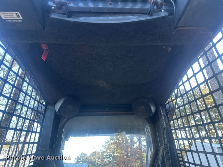 image for item FI0113 2002 John Deere 260 skid steer loader