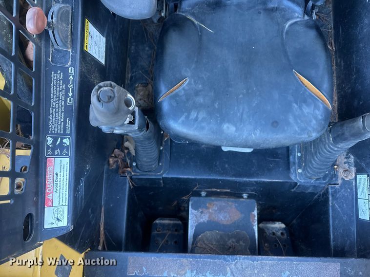 image for item FI0113 2002 John Deere 260 skid steer loader