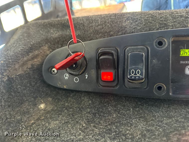 image for item FI0113 2002 John Deere 260 skid steer loader