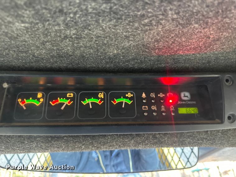 image for item FI0113 2002 John Deere 260 skid steer loader