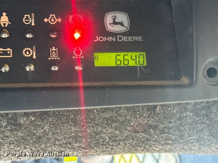 image for item FI0113 2002 John Deere 260 skid steer loader