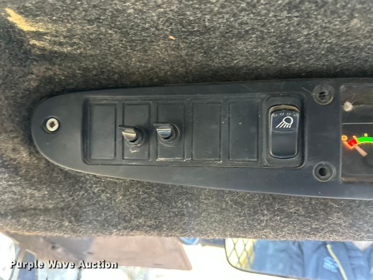 image for item FI0113 2002 John Deere 260 skid steer loader