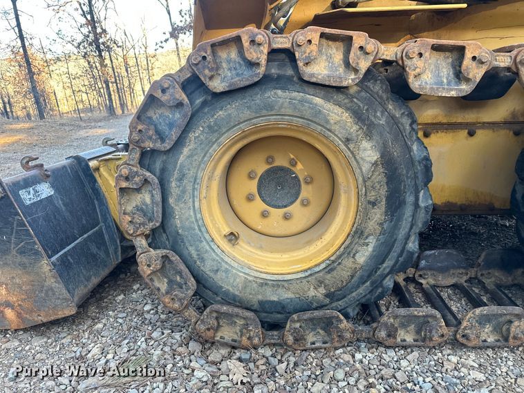 image for item FI0113 2002 John Deere 260 skid steer loader