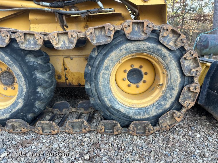 image for item FI0113 2002 John Deere 260 skid steer loader