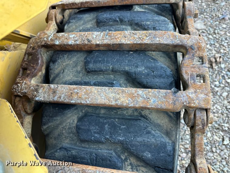 image for item FI0113 2002 John Deere 260 skid steer loader