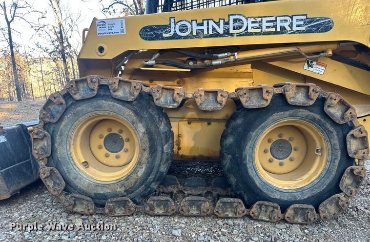 image for item FI0113 2002 John Deere 260 skid steer loader