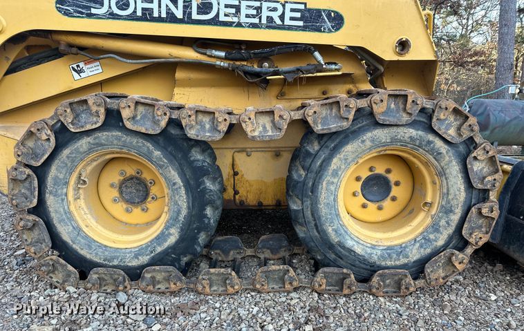 image for item FI0113 2002 John Deere 260 skid steer loader