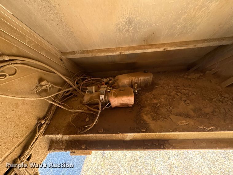 image for item FI0117 2013 Travis S/102 bottom dump trailer