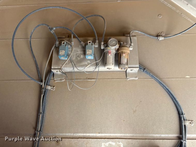 image for item FI0118 2013 Travis S/102 bottom dump trailer