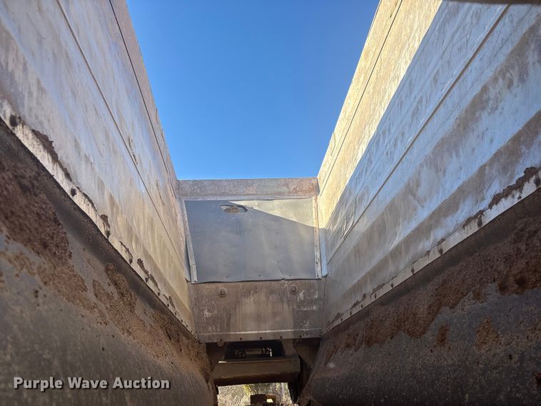 image for item FI0118 2013 Travis S/102 bottom dump trailer