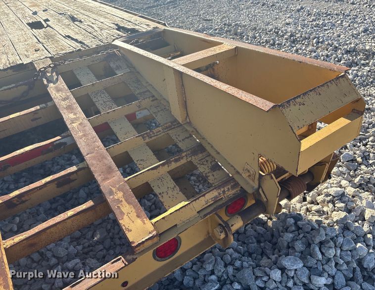 image for item FI0119 2016 Belshe DY255 equipment trailer