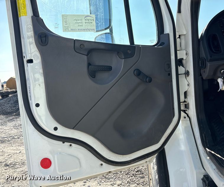 image for item FI0121 2011 Freightliner Business Class M2 Bucket Truck