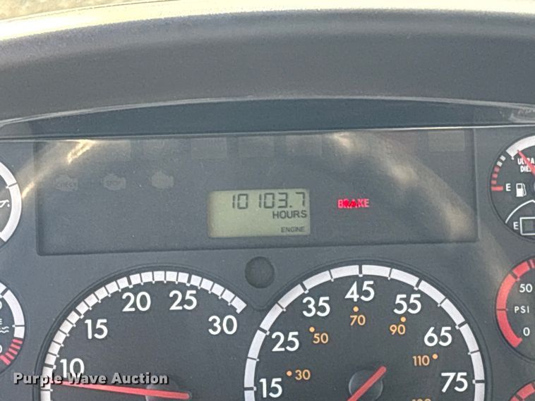 image for item FI0121 2011 Freightliner Business Class M2 Bucket Truck