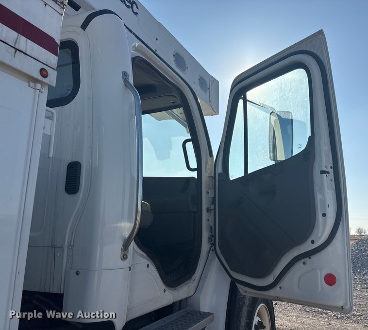 image for item FI0121 2011 Freightliner Business Class M2 Bucket Truck