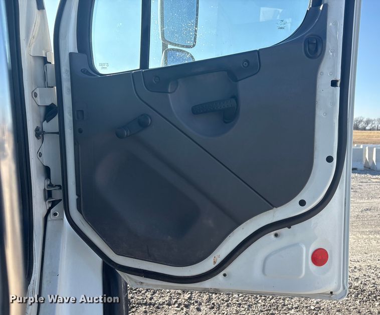 image for item FI0121 2011 Freightliner Business Class M2 Bucket Truck