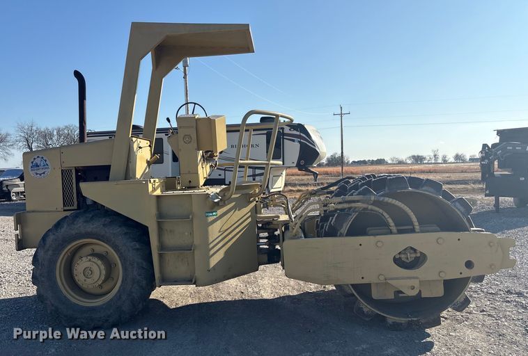 image for item FI0122 Ingersoll Rand SPF-48 Single Drum Roller